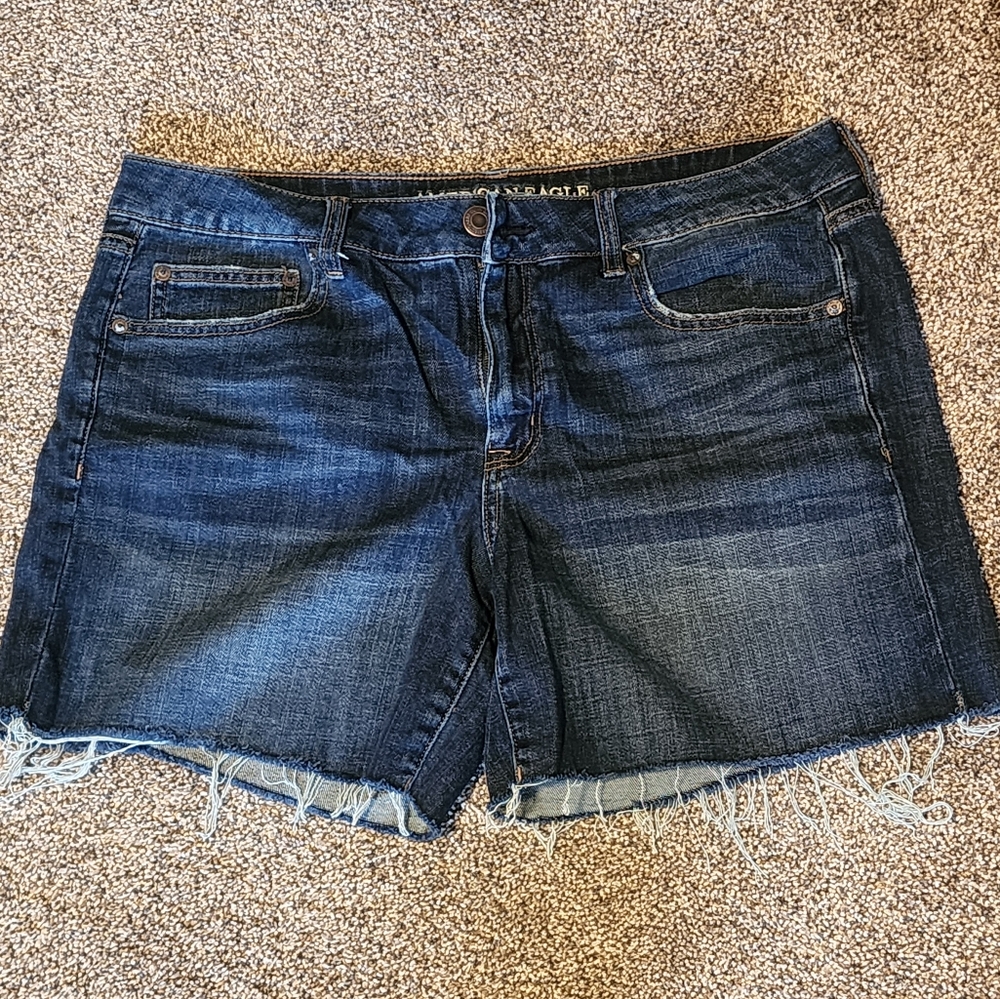 American Eagle Outfitters Women's Blue Denim 5” Boy Midi Shorts, Size 14